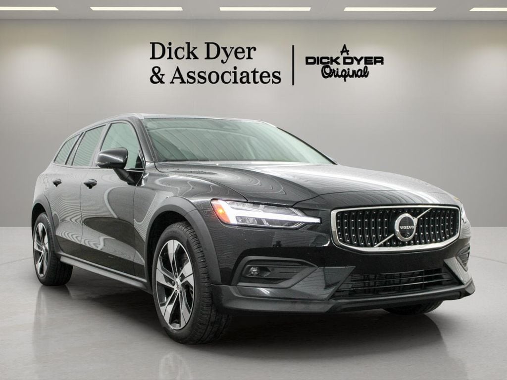 2025 Volvo V60 Cross Country Wagon 