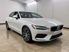 2021 Volvo S60 T6 Momentum Sedan