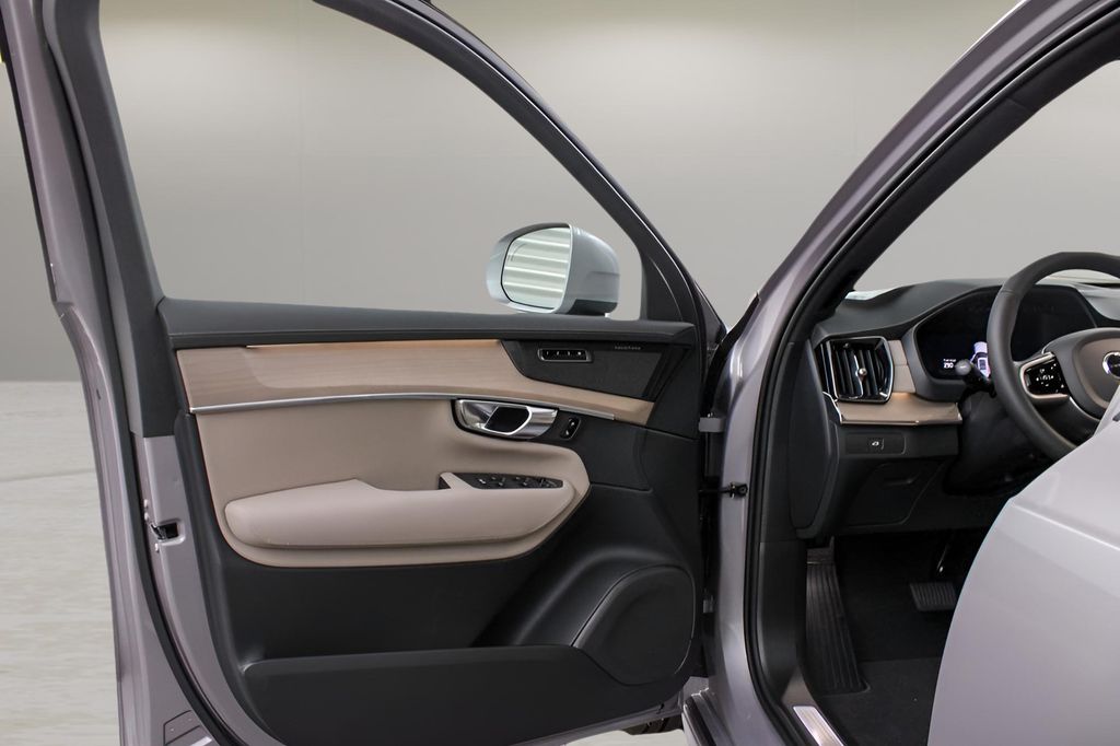 2026 Volvo XC90 Plus - Photo 28