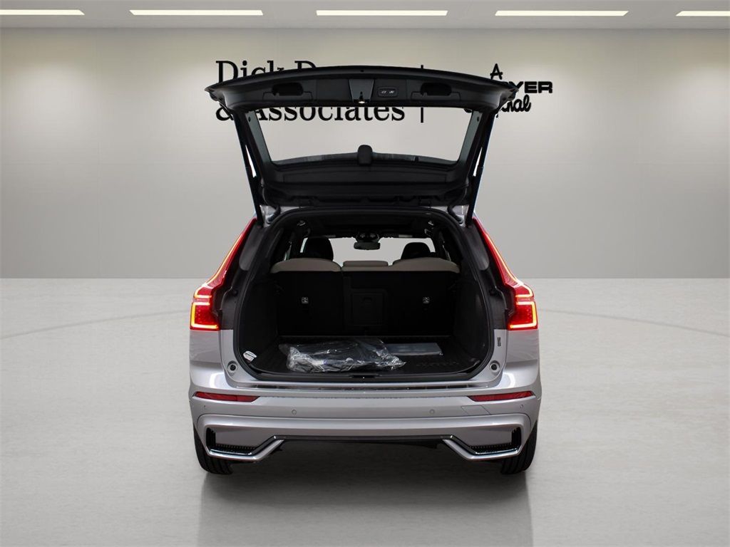 2026 Volvo XC60 Plus - Photo 28