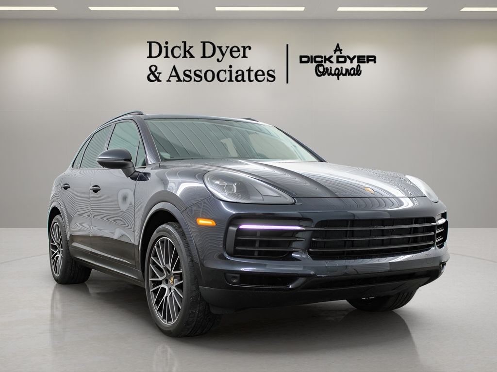 2023 Porsche Cayenne Platinum Edition's photo