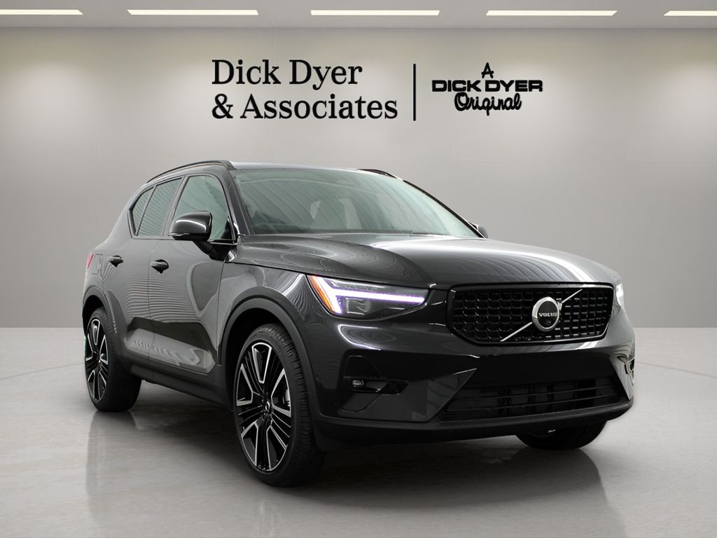 2026 Volvo XC40 B5 Ultra Dark AWD's photo