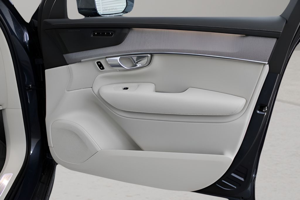 2026 Volvo XC90 Ultra - Photo 21