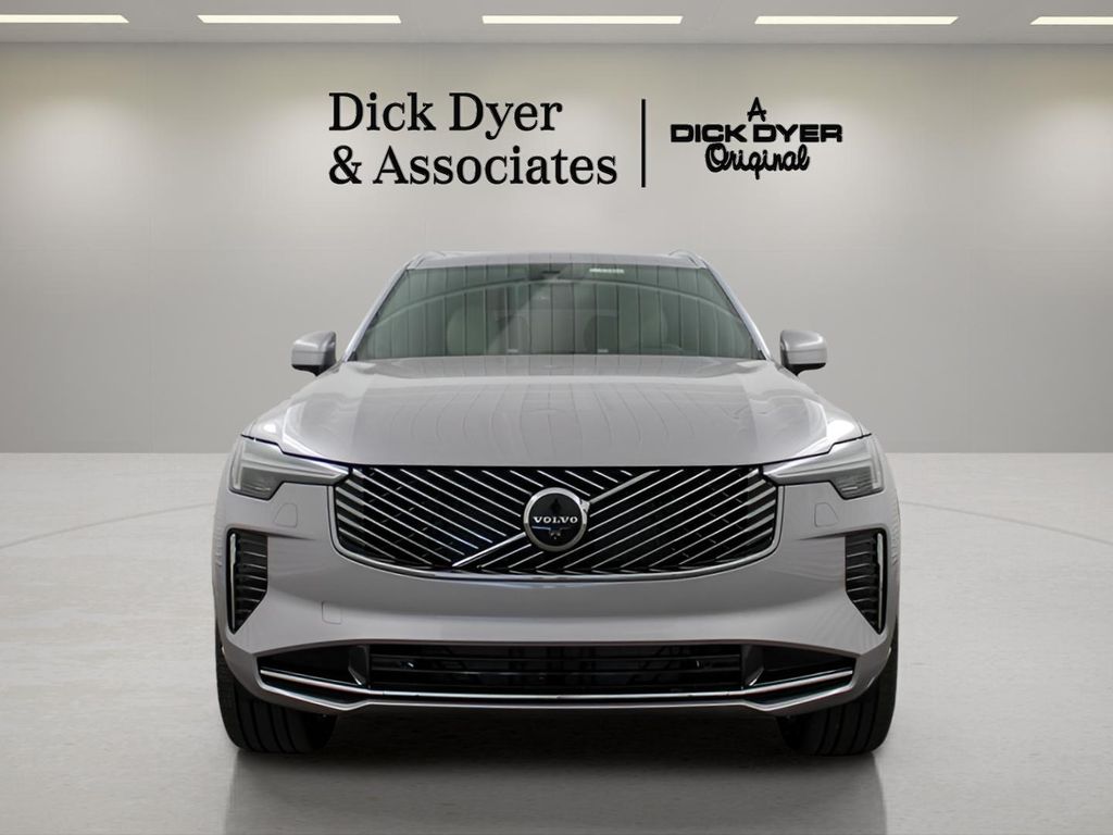 2026 Volvo XC90 Plus - Photo 9