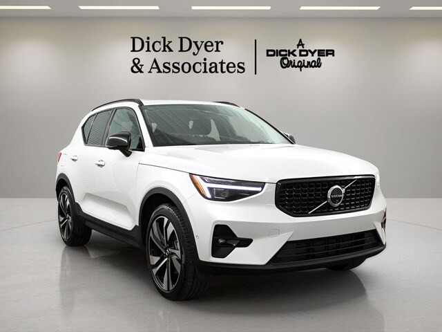2025 Volvo XC40 B5 Ultra Dark Theme SUV