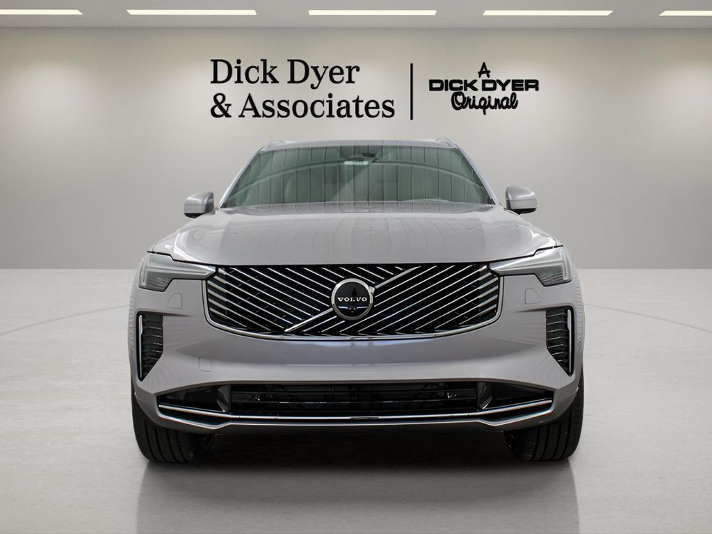 2026 Volvo XC90 Plus - Photo 8