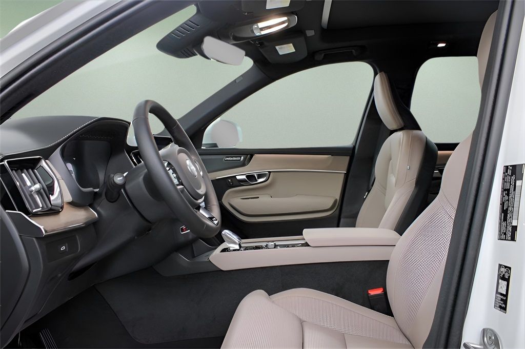 2026 Volvo XC90 Ultra - Photo 24