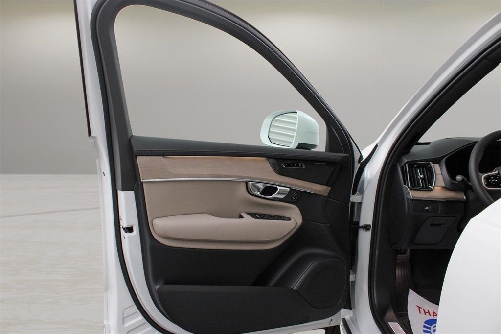 2026 Volvo XC90 Ultra - Photo 8