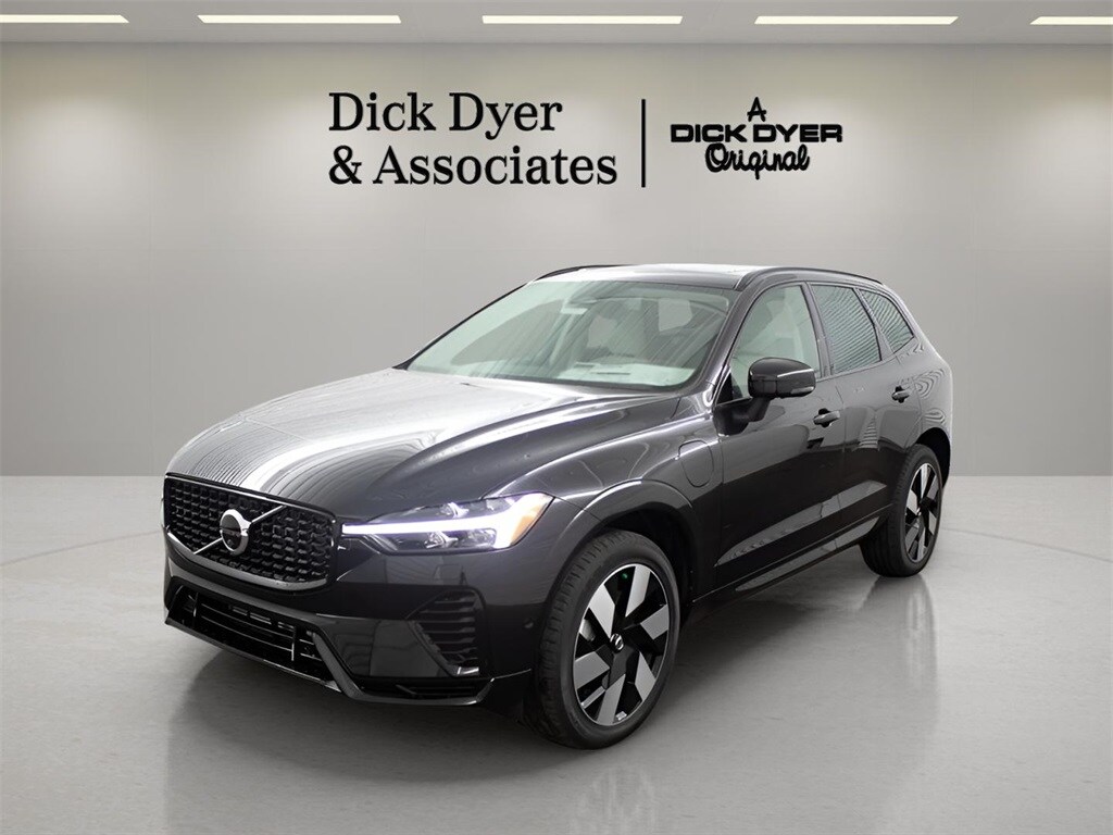 2025 Volvo XC60 Hybrid T8 Plus photo 2