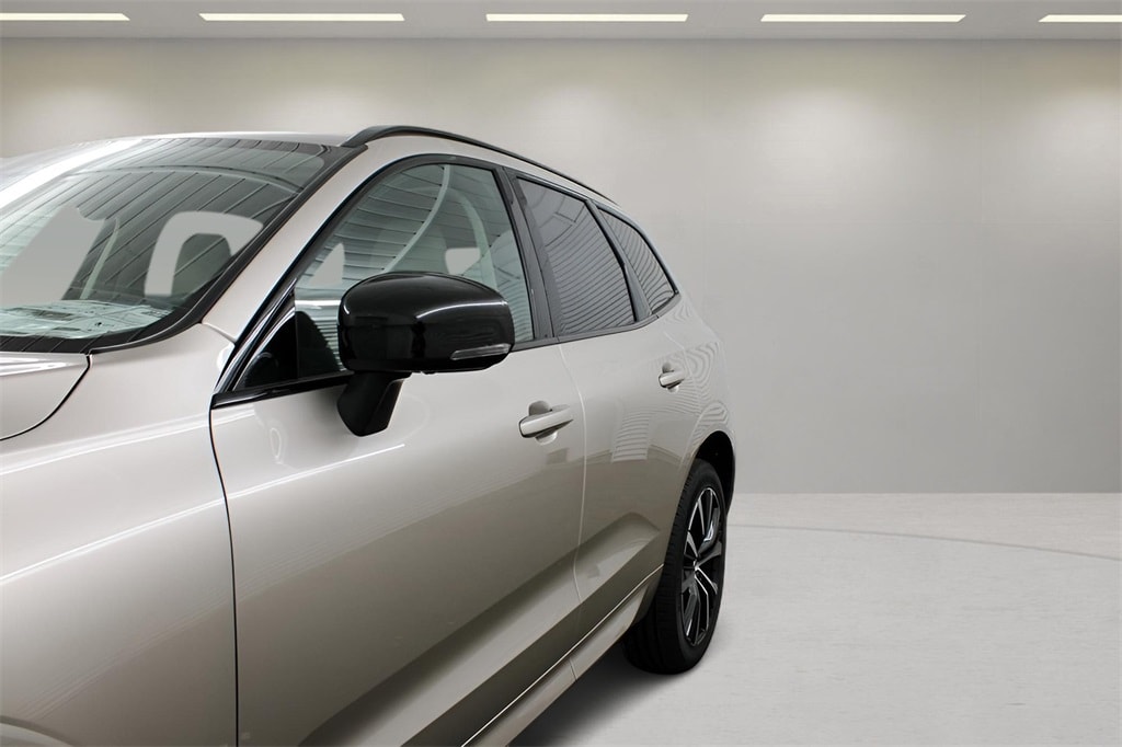 New 2025 Volvo XC60 B5 Plus SUV