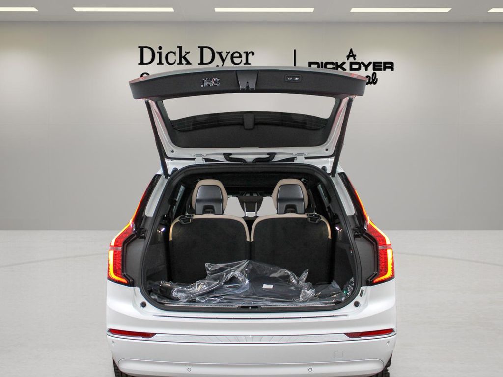 2026 Volvo XC90 Plus - Photo 19