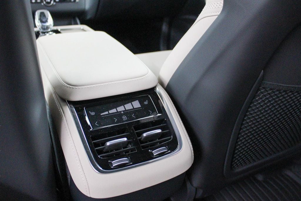 2026 Volvo XC90 Plus - Photo 28