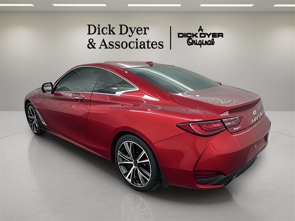 2022 Infiniti Q60 Luxe photo 2