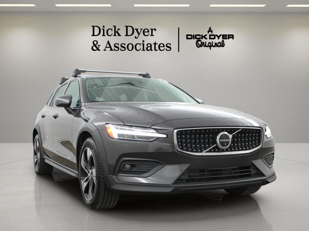 2023 Volvo V60 Cross Country Wagon 