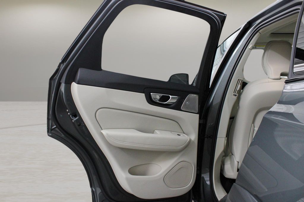2026 Volvo XC60 Ultra - Photo 17