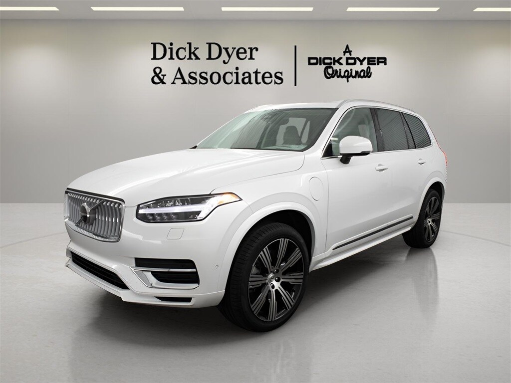 2025 Volvo XC90 T8 Plus photo 2
