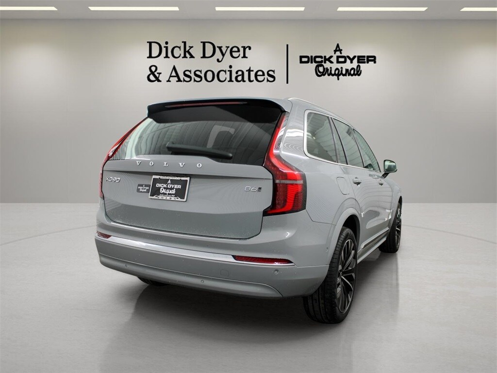 2026 Volvo XC90 Plus photo 2