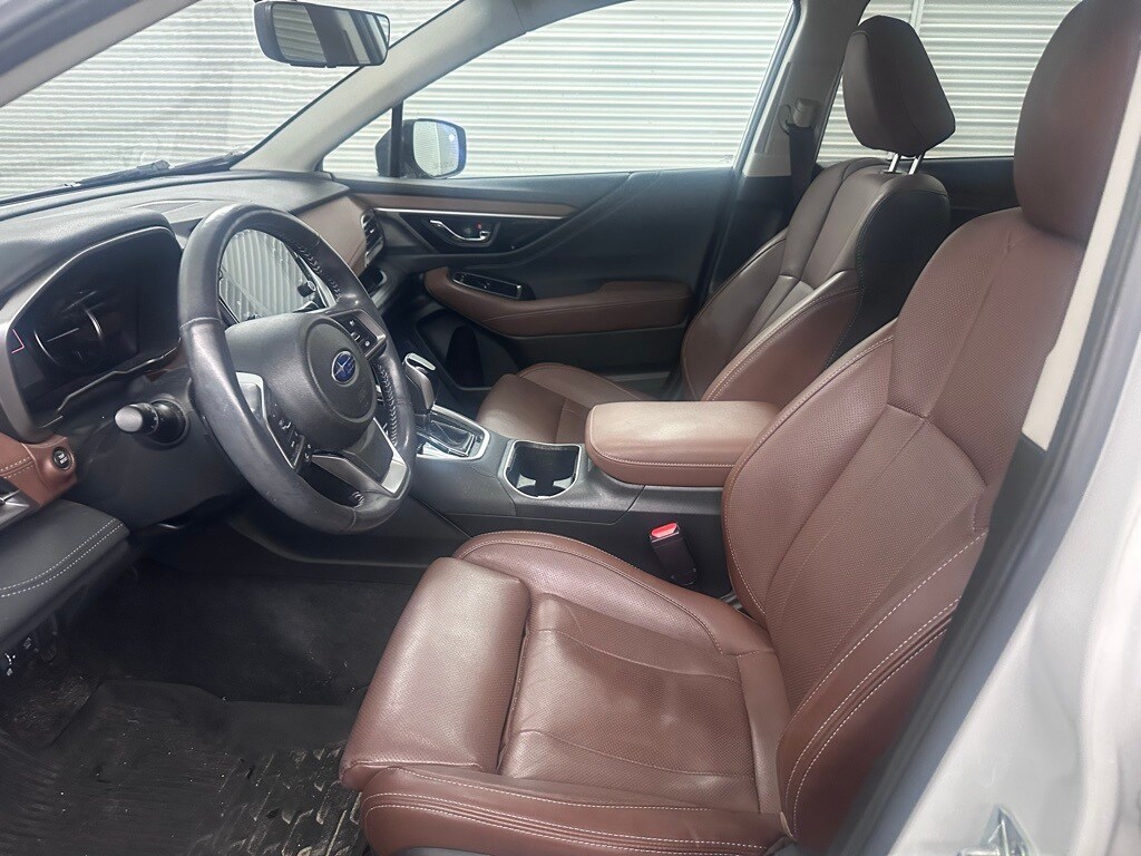 2022 Subaru Outback Touring photo 2
