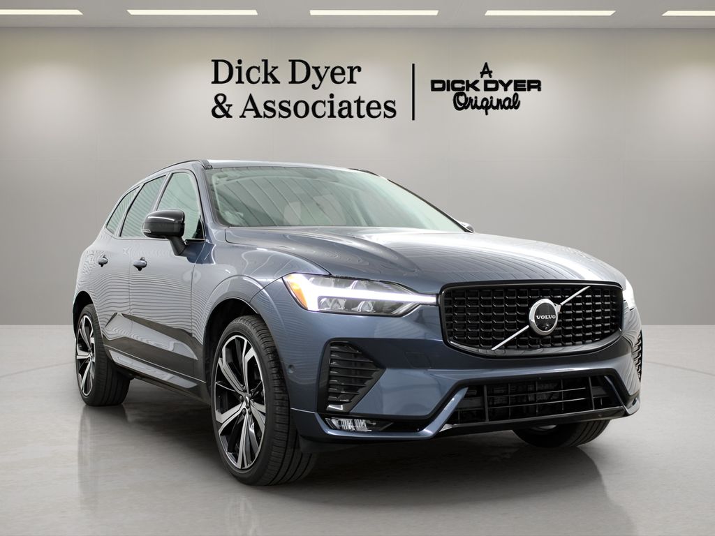 2025 Volvo XC60 B5 Ultra Dark AWD's photo