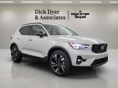 2025 Volvo XC40 B5 Plus Dark Theme All-Wheel Drive SUV