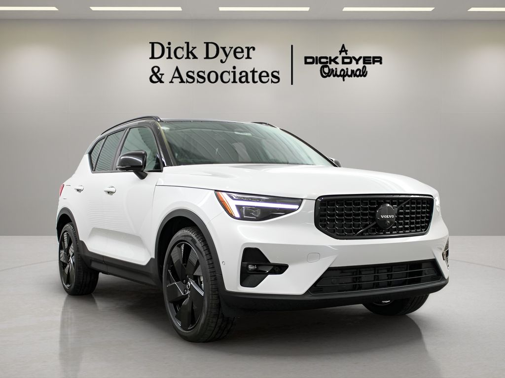 2026 Volvo XC40 SUV 