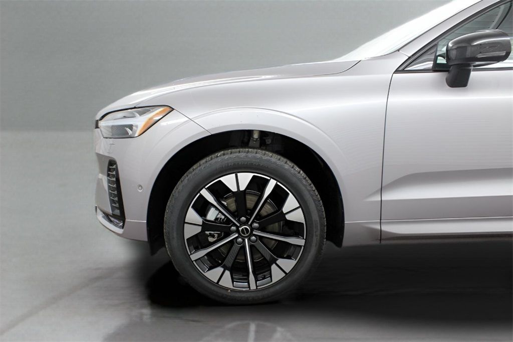 2026 Volvo XC60 Plus - Photo 32