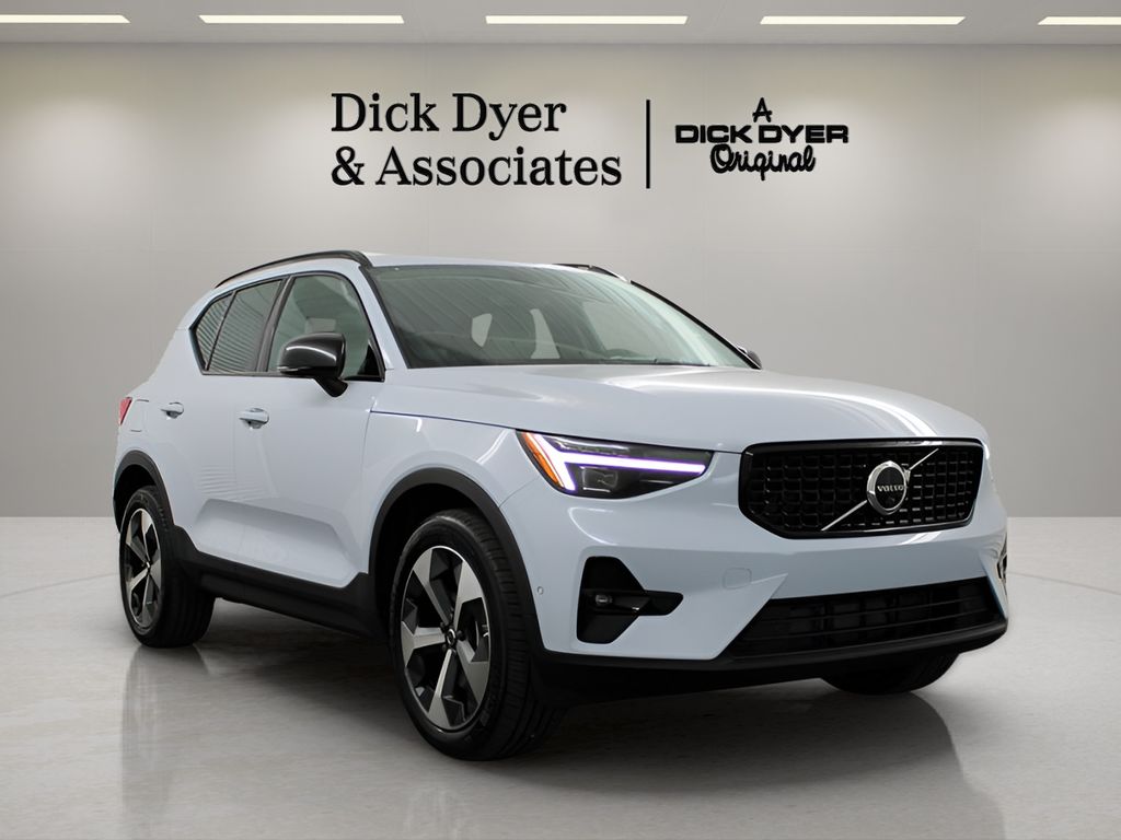 2026 Volvo XC40 B5 Plus Dark AWD's photo