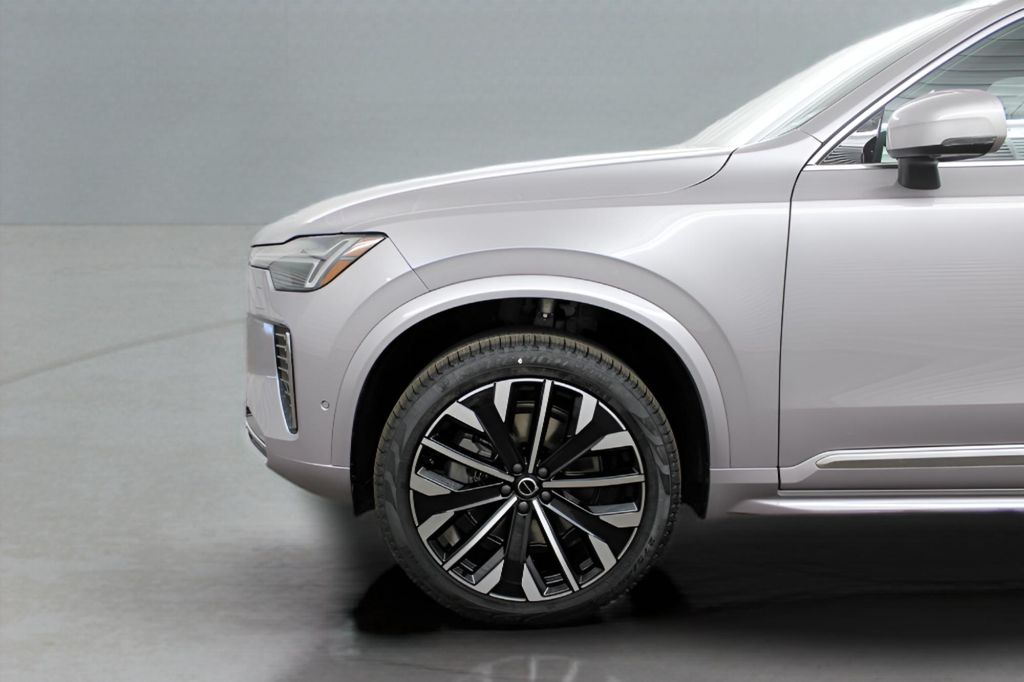 2026 Volvo XC90 Plus - Photo 32