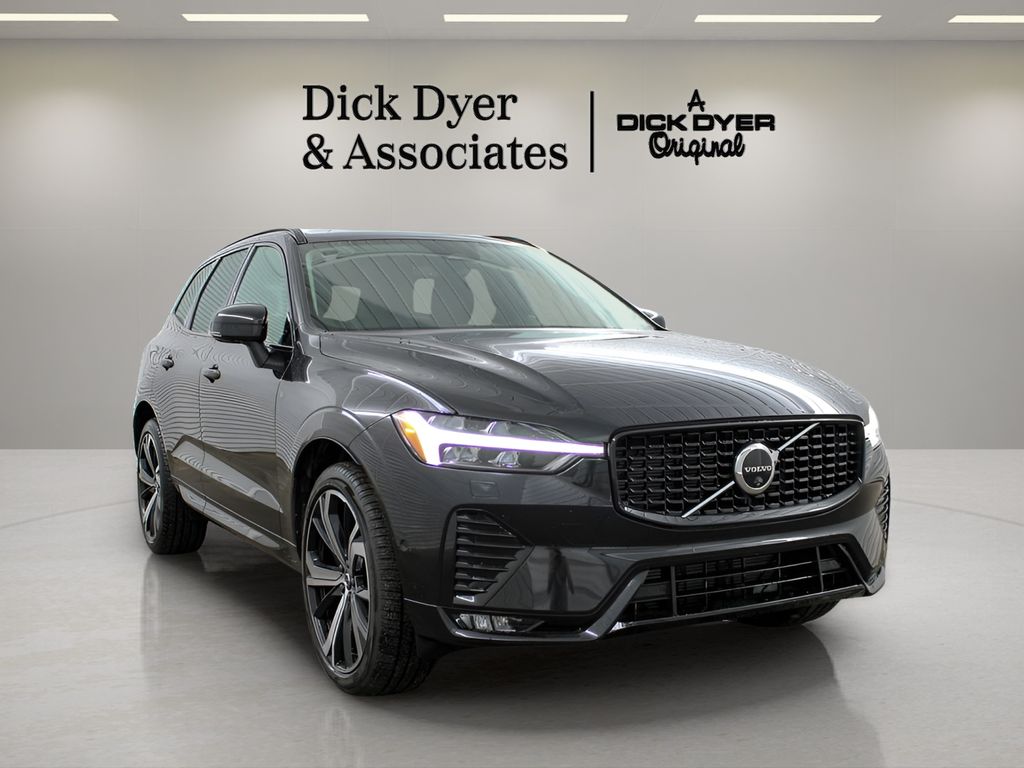 2025 Volvo XC60 B5 Ultra Dark AWD's photo