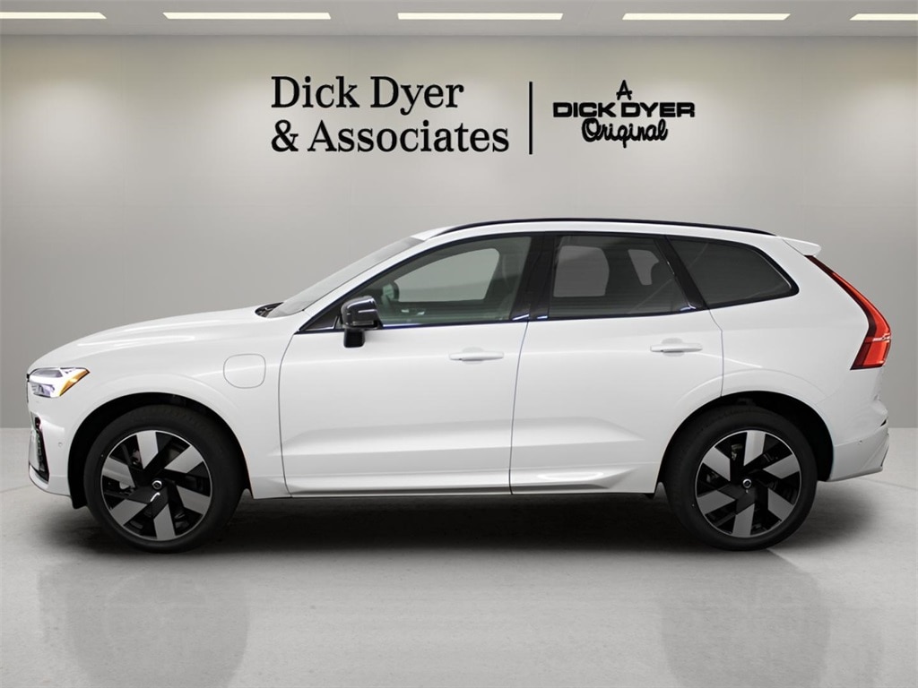 New 2024 Volvo XC60 plug-in hybrid T8 Plus Dark suv