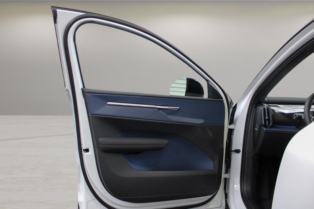 2026 Volvo EX30 Ultra - Photo 28