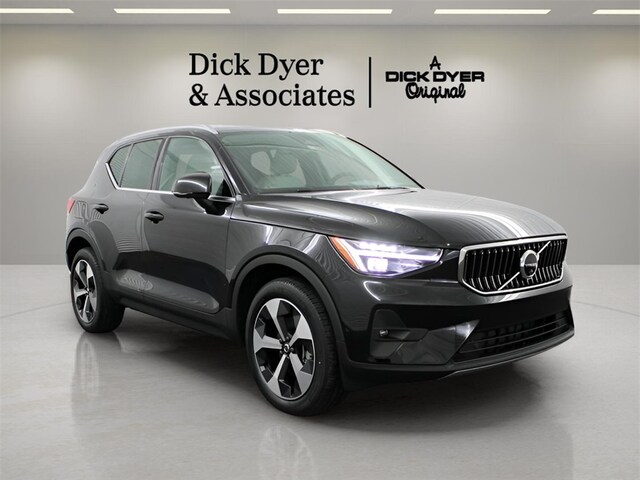 2025 Volvo XC40 B5 Plus Bright Theme All-Wheel Drive SUV