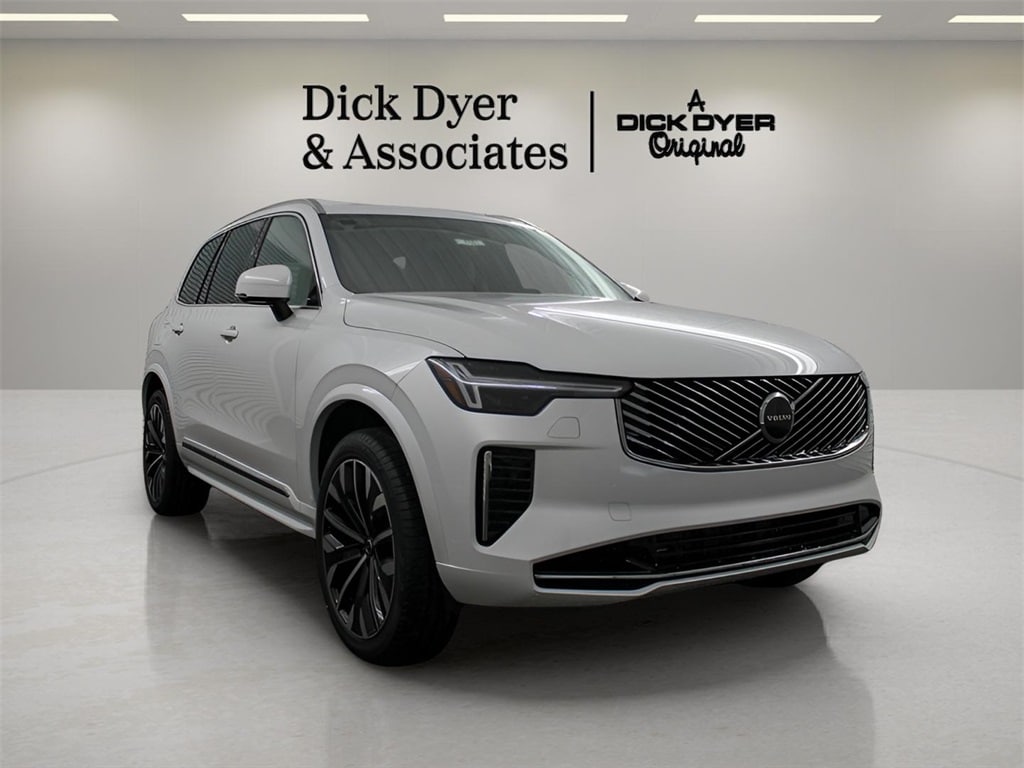 2026 Volvo XC90 Core's photo