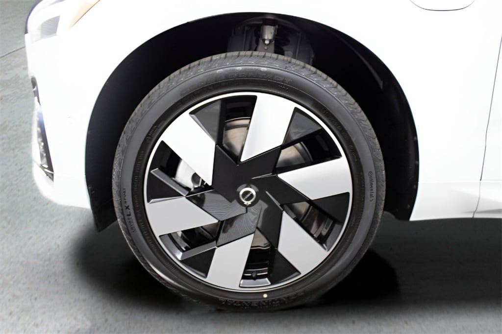 New 2025 Volvo XC60 plug-in hybrid T8 Plus SUV