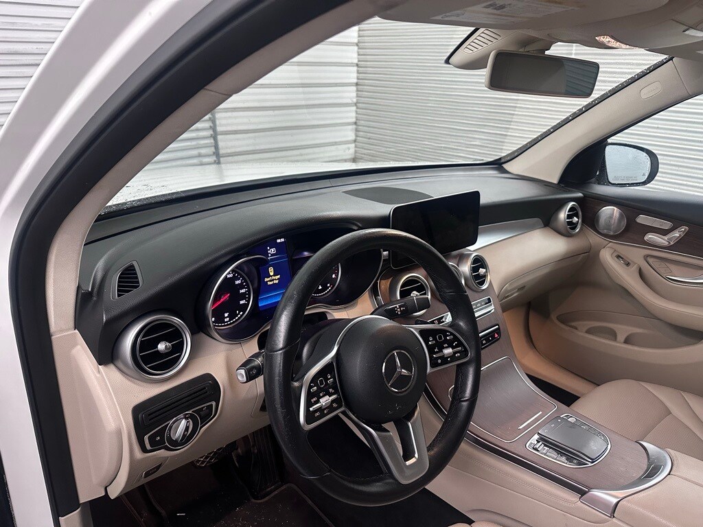 2020 Mercedes Benz GLC 300 photo 2