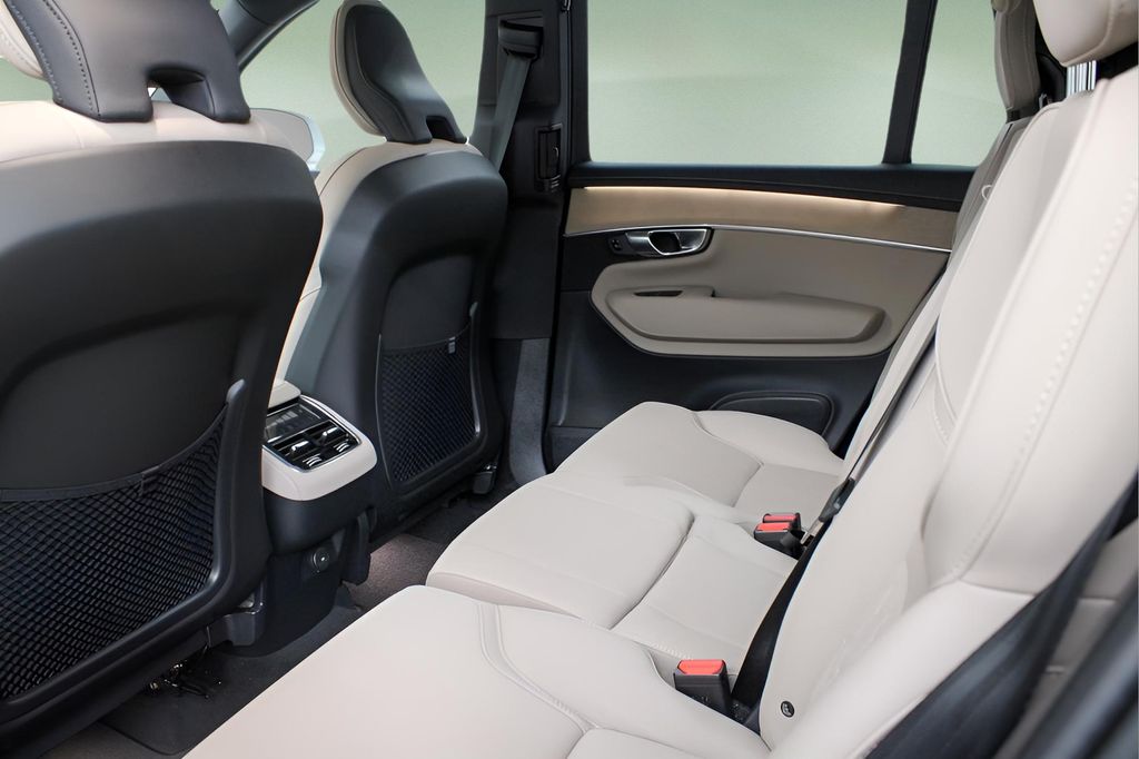 2026 Volvo XC90 Plus - Photo 11