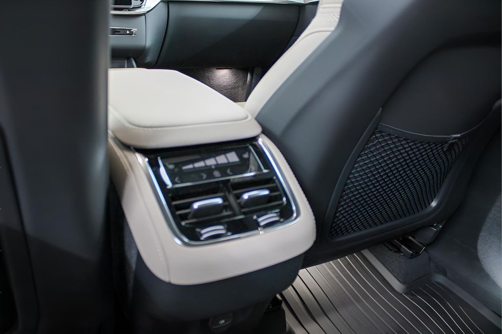 2026 Volvo XC90 Plus - Photo 13
