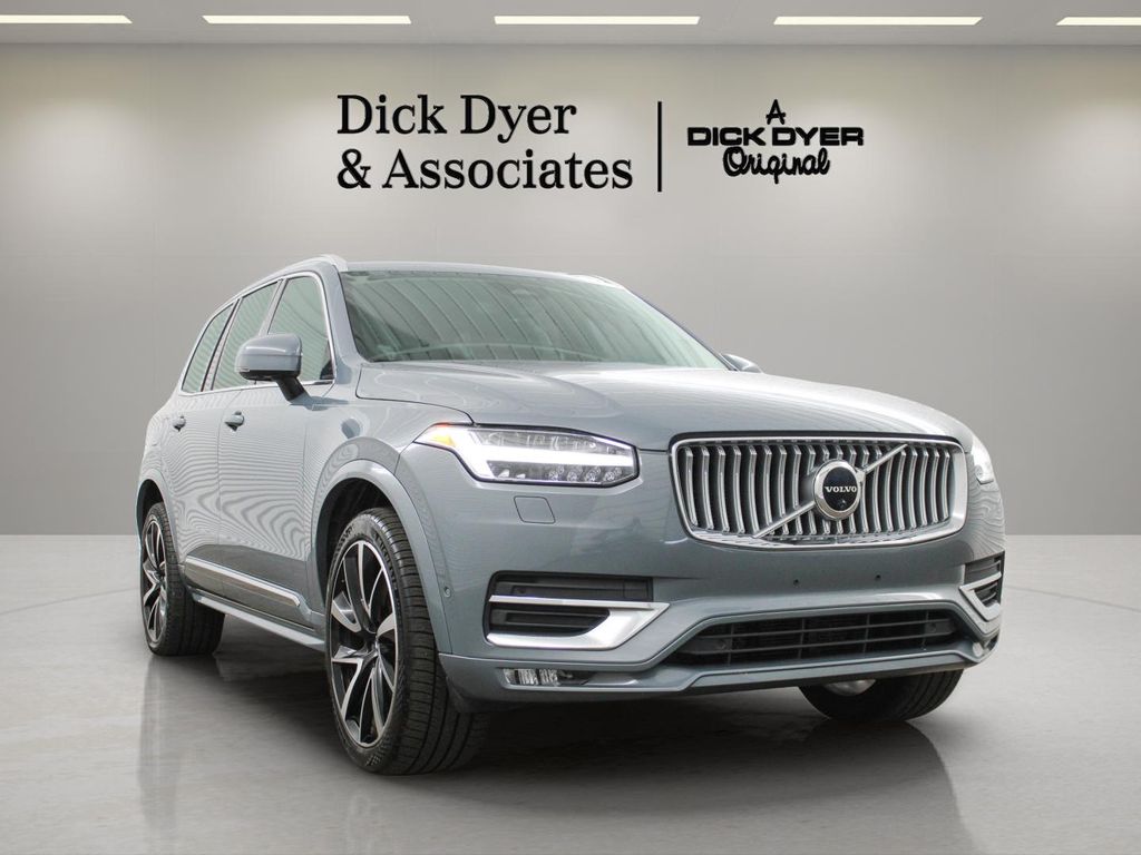 2023 Volvo XC90 SUV 