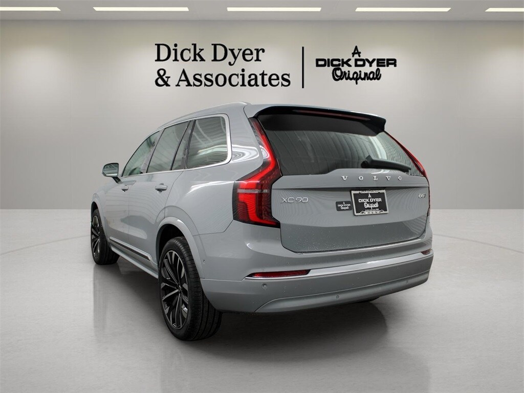 2026 Volvo XC90 Plus photo 4