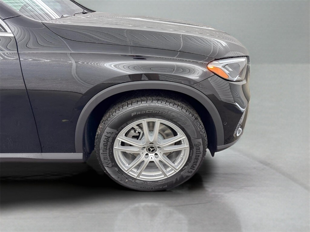 2025 Mercedes Benz GLC 300 photo 3
