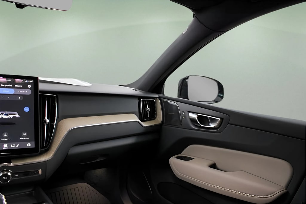 2026 Volvo XC60 Plus - Photo 15