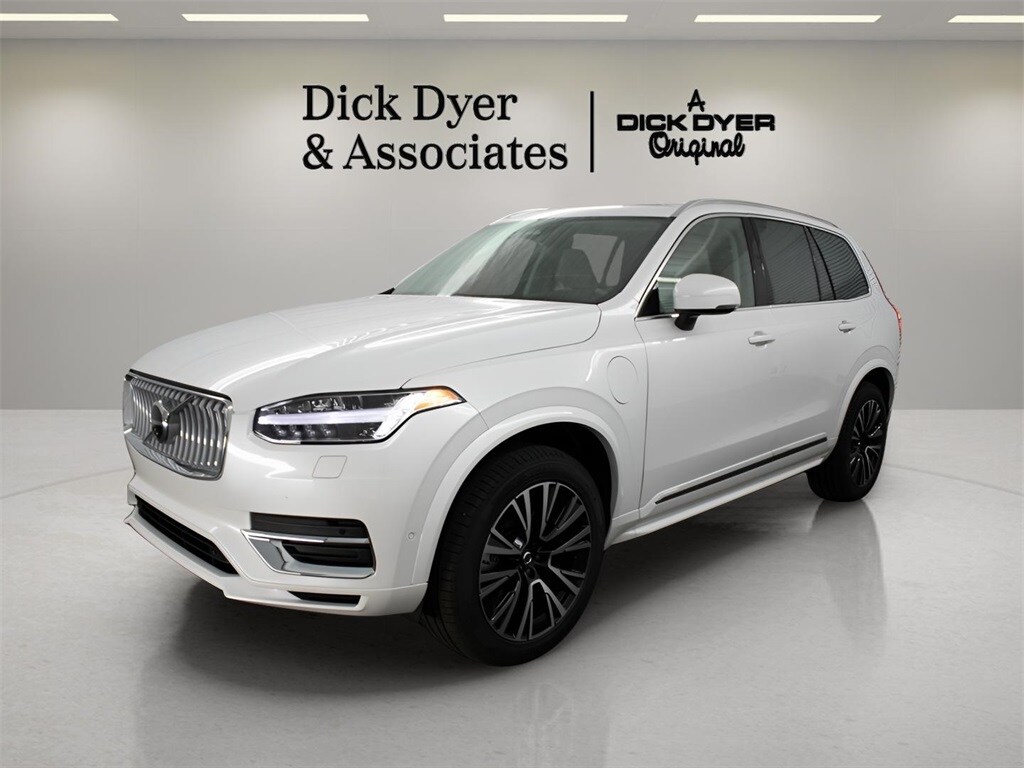 2025 Volvo XC90 T8 Plus photo 3