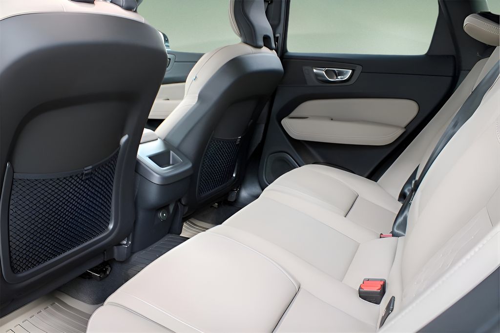 2026 Volvo XC60 Plus - Photo 12