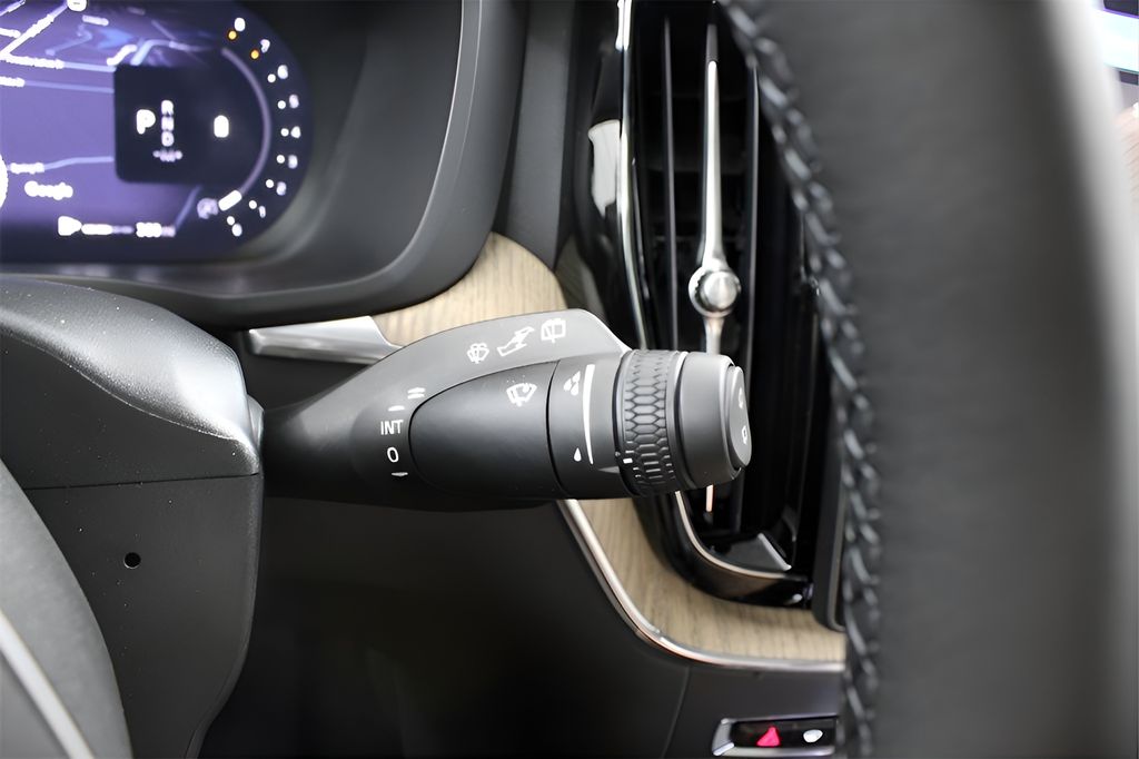 2026 Volvo XC60 Plus - Photo 21