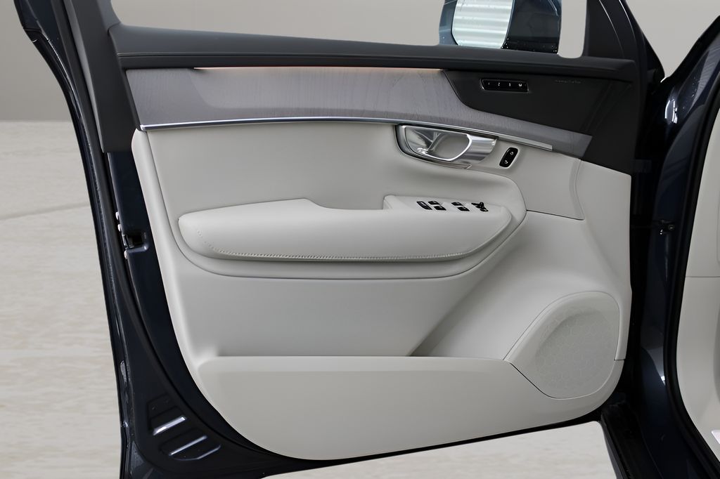 2026 Volvo XC90 Ultra - Photo 14
