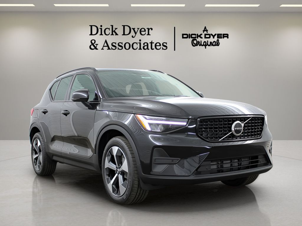 2026 Volvo XC40 SUV 