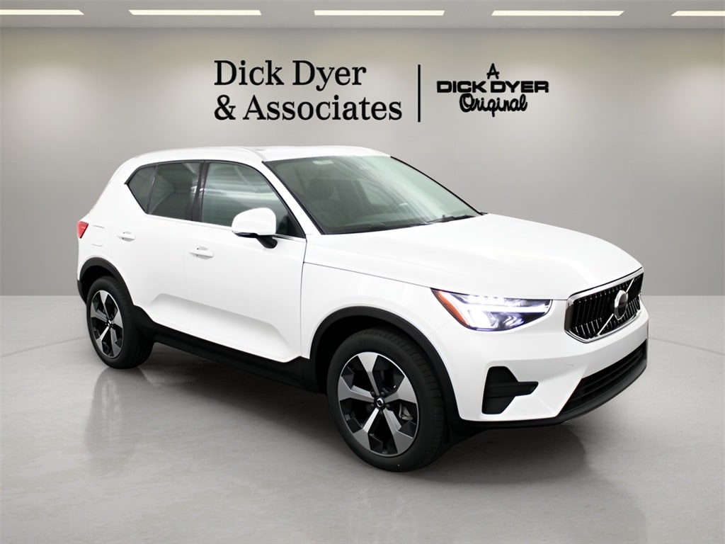 2025 Volvo XC40 SUV 