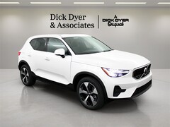 2025 Volvo XC40 B5 Core Bright Theme All-Wheel Drive SUV