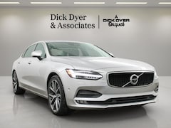 2018 Volvo S90 T6 AWD Momentum Sedan
