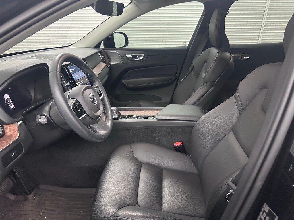 2024 Volvo XC60 B5 Plus photo 2